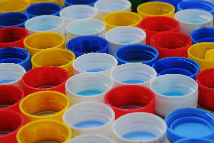 Colourful polypropylene bottle caps